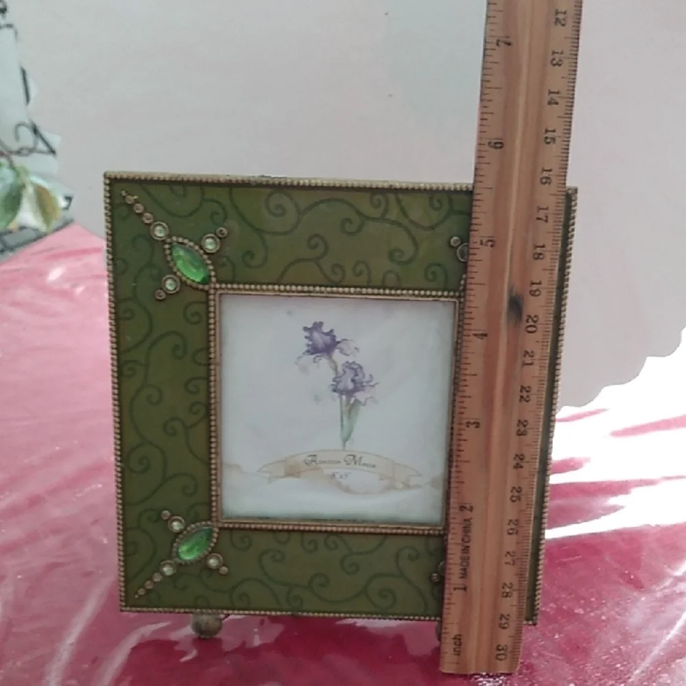 Elegant Green Photo Frame with Gem Accents